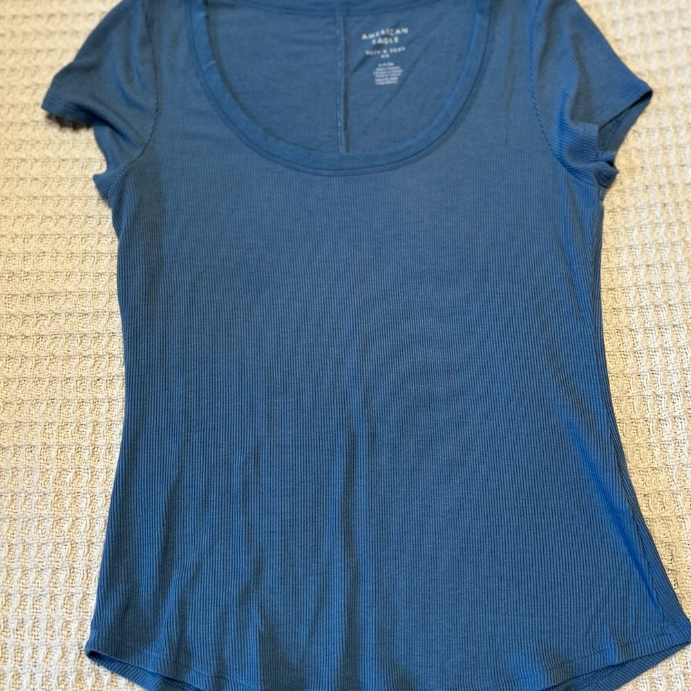 American Eagle Outfitters Green Fitted Short Sleeve Tee